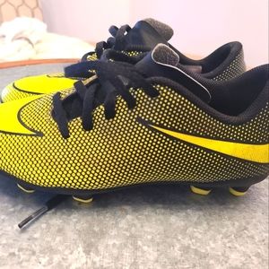 Nike soccer cleats size 2 little boy